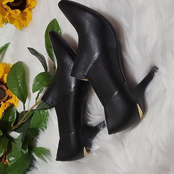 Calvin Klein - Picture 7 of 7